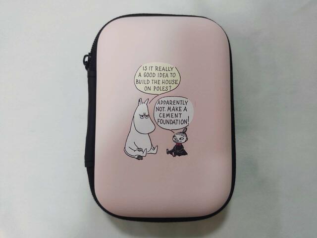 ケースは、淡いパステルピンクカラー