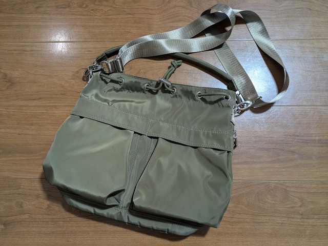 【GLOBAL WORK 撥水軽量2WAYバッグ】カラーはアイボリー、ブラック、グレー、カーキ、レッド(一部店舗限定)と豊富!