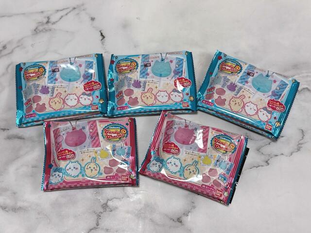 ワンボックス内の被りが多いというクチコミが目立った「ちいかわ キャンディチャームズ グミ」を5点購入！