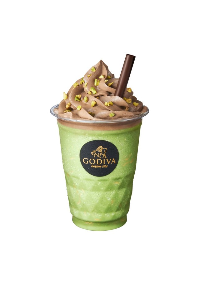 【ゴディバ】「ドバイチョコレート ショコリキサー」レギュラーサイズ 810円、ラージサイズ 920円／なめらかなチョコレートの甘さと、ピスタチオの風味が織りなす贅沢な味わいに、サクサクの揚げ麺が食感のアクセント