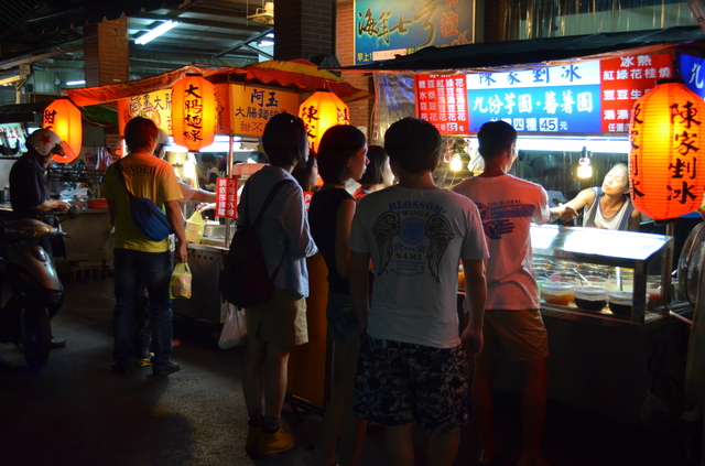 地元の人たちで常に行列ができる北投夜市の「陳家剉冰」