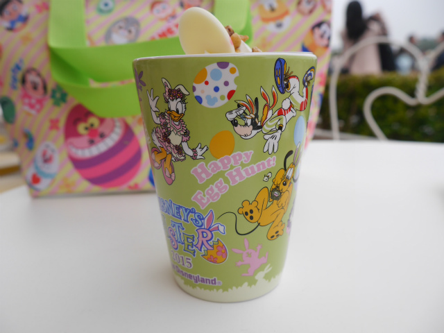 25　カスタードプリン、スーベニアカップ／東京ディズニーランド「ディズニー・イースター2015」©Disney