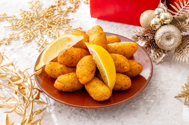 「パティス・デ・バカリャウ/ポルトガル風タラとジャガイモのフリット」＜期間：2025年11月6日～12月25日＞【【ヒルトン名古屋】ホリデーシーズンの食の旅が楽しめるランチ＆ディナービュッフェ「ワールド・クリスマス・ビュッフェ ～五感を満たす美食の旅～」開催】