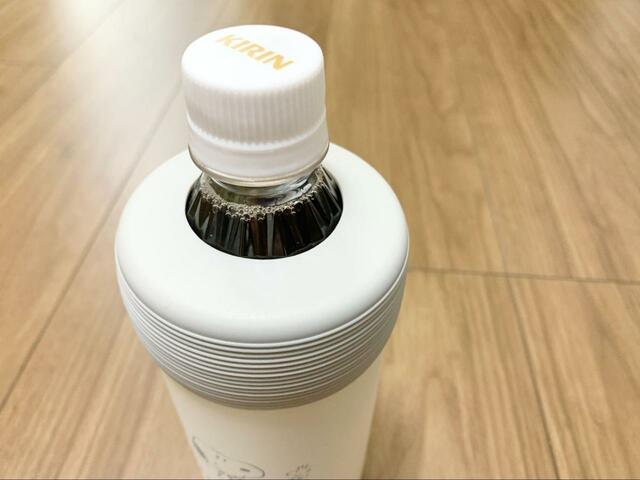 【デコホーム ステンレスボトルホルダー（スヌーピー yum）】ペットボトルキャップを開けやすい！