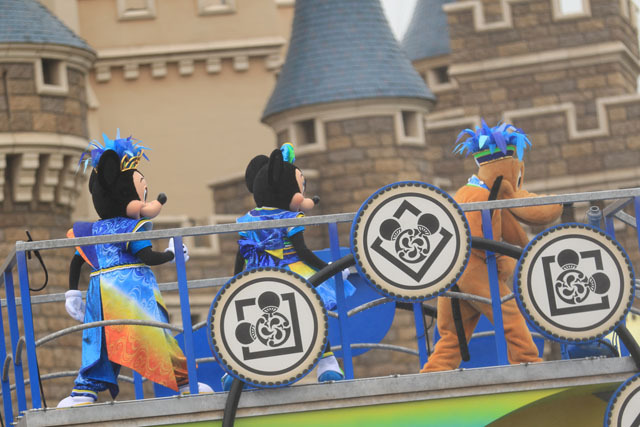 ずぶ濡れエンターテイメント「雅涼群舞」／TDL「ディズニー夏祭り」2015（撮影：YOSHI）