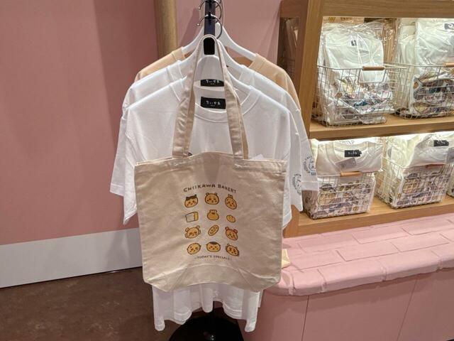 人気間違いなしなトートバッグ。実際に手に取って選べます