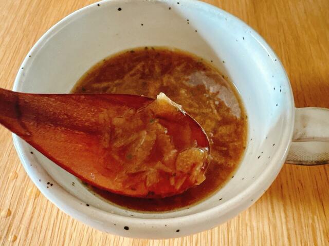 【コストコ ピルボックス オニオングラタンスープ】炒め玉ねぎがたっぷり入った濃厚スープ