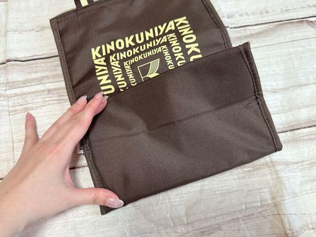 マチが広いので、お弁当箱はもちろんケーキなども入ります！