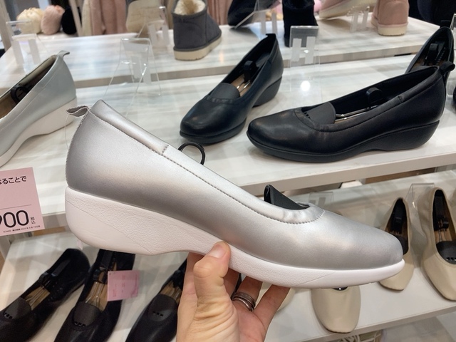 【ワークマン ウェッジパンプススニーカー】カラーはブラックとシルバーがありました