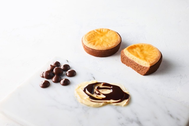 【ゴディバターズ】「ゴディバターズ ガレット デュオ」432円、「ゴディバターズ ガレット 3個入」1,404円、「ゴディバターズ ガレット 6個入」2,700円