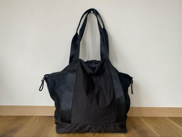 【niko and ...  ドロストソフトトートバッグ】撥水加工で軽い雨もはじいてくれるのが嬉しいポイント！