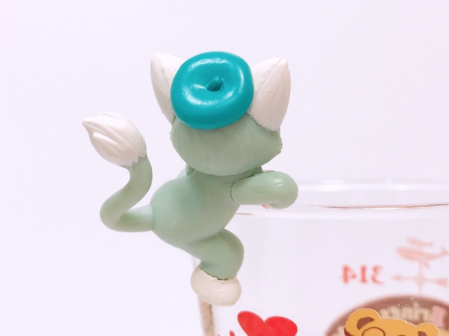 シッポの先まで見事な曲線