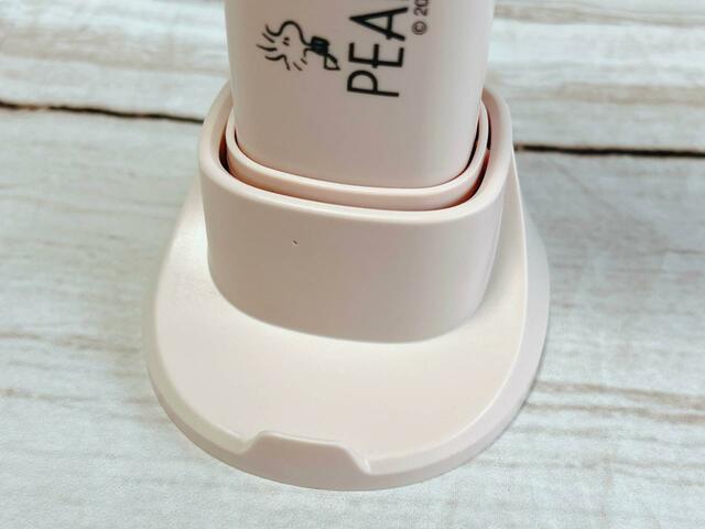 持ち手を持って倒すと角度が変えられます！