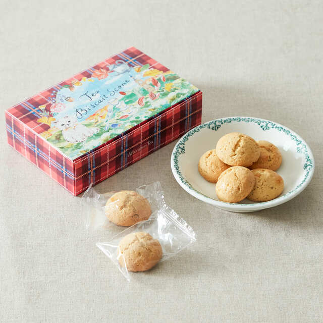 【アフタヌーンティー・ティールーム】「ティービスケットスコーン」￥750（7個入）アールグレイの茶葉を練り込んだティー味のビスケットスコーンです