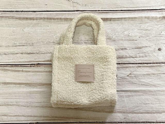 まるでテディベアのようなもこもこ素材がキュートな「Francfranc（フランフラン）」のボアトートバッグ♪価格は税込2,500円です。