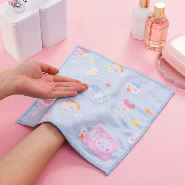 【ちいかわらんど 新宿店】「ひんやりハンカチ （フルーツポンチ）」880円