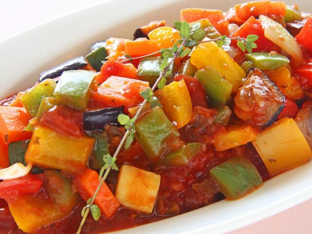 「夏野菜のラタトゥイユ」＜期間：2025年6月14日・15日＞【6月14日・15日の2日間限定！東京ベイ舞浜ホテルで「サーロインステーキ食べ放題 ランチビュッフェ」開催！】