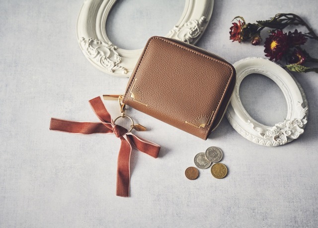 「Disney ツイステッドワンダーランド COLLECTION BOOK WALLET」