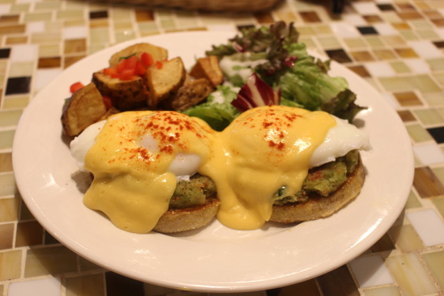 Cinnamon’s Restaurant（シナモンズレストラン）　「エッグベネディクト」