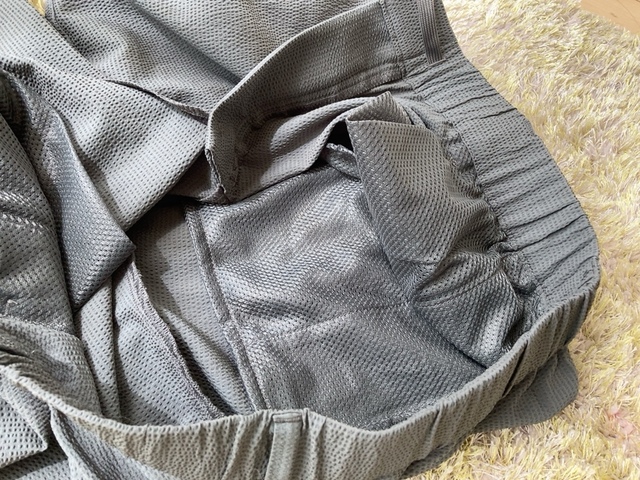 【ワークマン シアサッカーストレッチショートパンツ】ウエストは全体的にゴムが入っていて脱ぎ穿きしやすいです