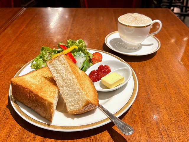 【トリコロール本店】カフェ・オ・レの変えてもらったモーニング