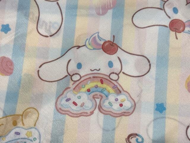 スイーツからひょっこりお顔を覗かせるシナモンもかわいすぎる〜！