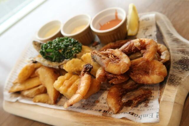 地元の食材を使ったフィッシュ＆チップス1,628円