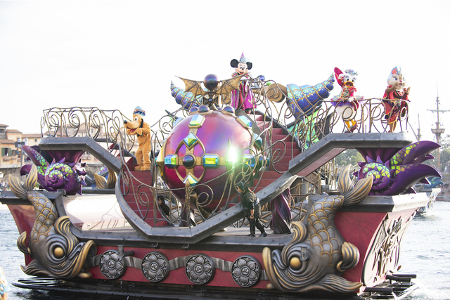 『東京ディズニーシー 20周年 アニバーサリー・セレクション』フェスティバル・オブ・ミスティーク (収録年：2019)