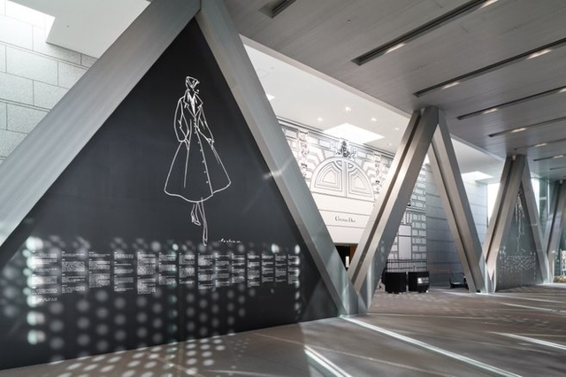 「クリスチャン・ディオール、夢のクチュリエ」展　会場風景