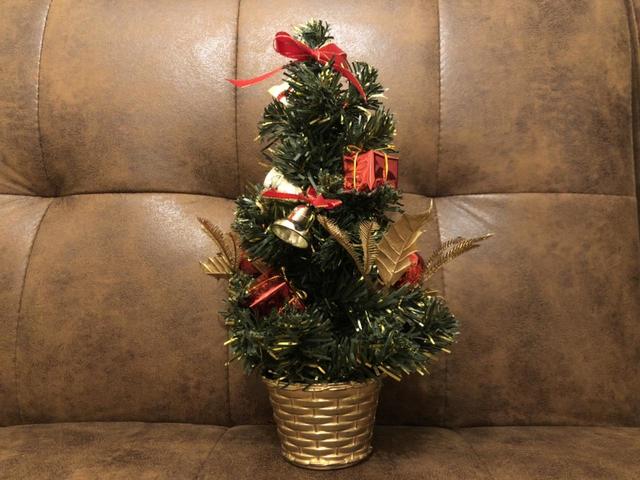 【AWESOME STORE】Eclat クリスマスツリー 490円（税込539円）／小さめでも存在感大