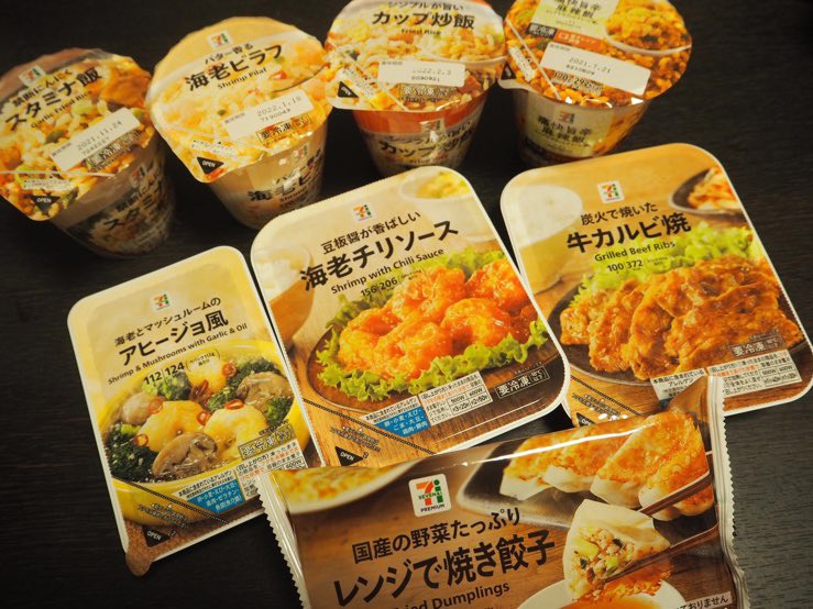 【セブン】の「冷凍カップ飯×お惣菜」安ウマおすすめ“神コンビ”4選！ ガッツリ大満足♪【コンビニグルメ】（写真 1/9） - うまいめし