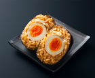 「まるごと煮玉子むすび」<価格:276円(税込298円)>【“背脂・バターソース・にんにく・チーズ”の背徳食材!ファミマに「背徳のコンビニ飯」が全8種類登場!】