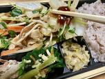 【やよい軒 肉野菜炒め弁当】ひと工夫を