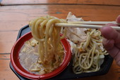 「つけ麺VSラーメン」で“肉麺”実食!/らー麺土俵 鶴嶺峰 ZAN~山~ の、「背脂つけ麺」 麺も絶品です