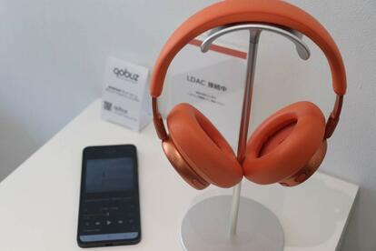JBL T280A ステレオイヤーヘッドホン 電話ヘッドセット オレンジ 見た目で選ぶのも大正解です。JBLの最新ヘッドホンが「その人の