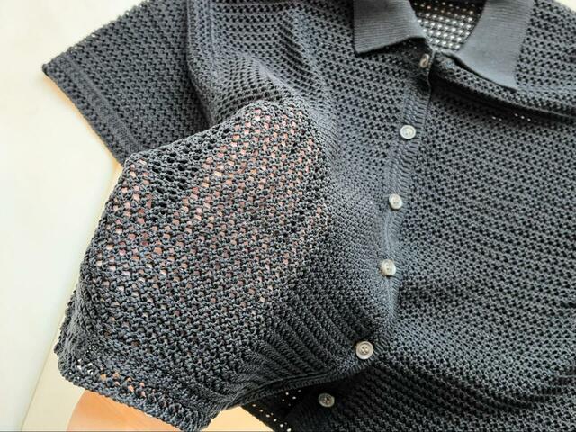 【GU 透かし編みニットシャツ】シャツは全体が透ける仕様なのでインナーを合わせましょう