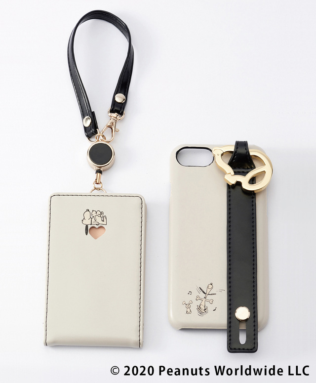 リールパスケース　￥2,500、フォンケース　￥2,800