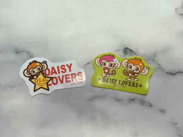 1点につき2種類のデザインのステッカー入り