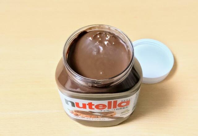 【日本フェレロ ヌテラ 1kg 1298円】バターナイフでスッとすくえる、なめらかな質感