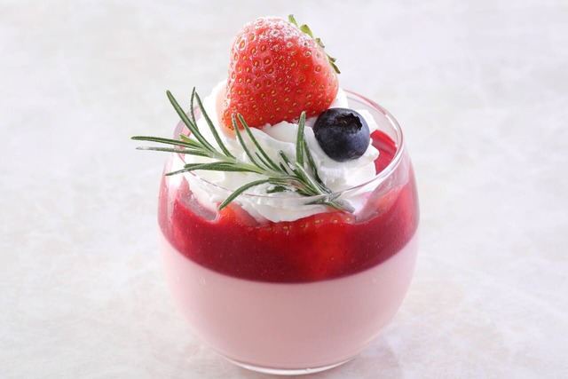【シェラトン都ホテル大阪／カフェ＆グルメショップ カフェベル】「いちごプリン」750円