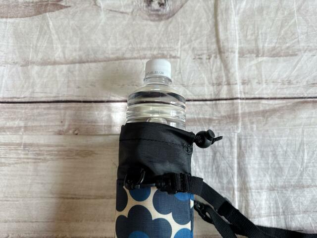 600mlのペットボトルが収納可能。自宅にあった550mlのペットボトルを入れてみました