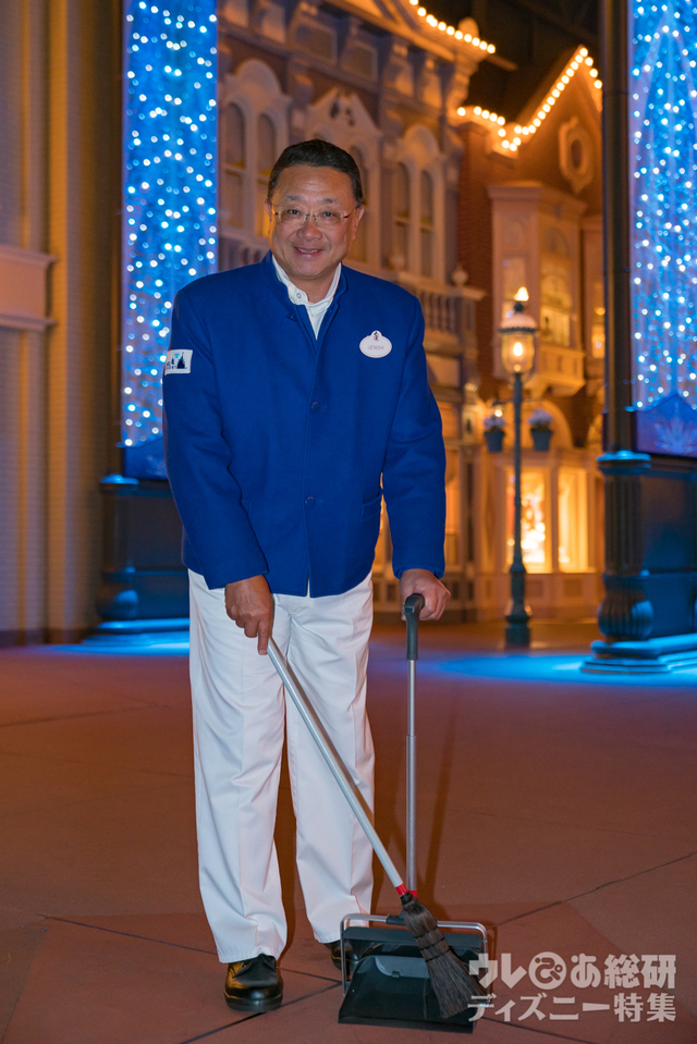 カストーディアルのコスチュームを着た上西社長｜TDLサンクスデー2018