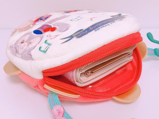 二つ折りのお財布も入りました