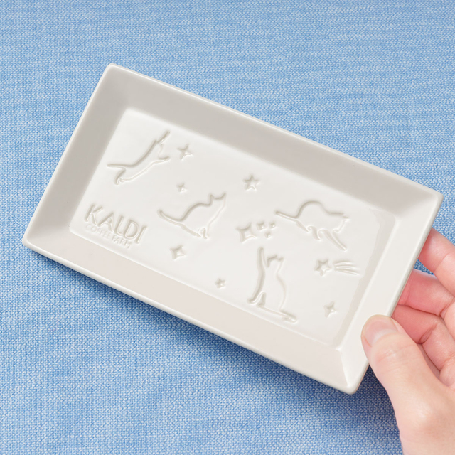 【カルディ「ネコの日バッグ」】オリジナル ネコプレート（サイズ（約）縦9.8×横17.6cm）