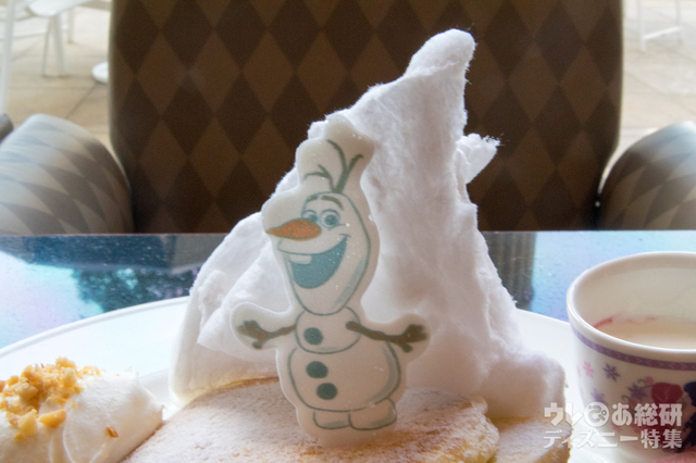 “アナとエルサのフローズンファンタジー” デザートセット スーベニアデミタスカップ付き（2,500円）｜ハイピリオン・ラウンジ｜ディズニーアンバサダーホテル