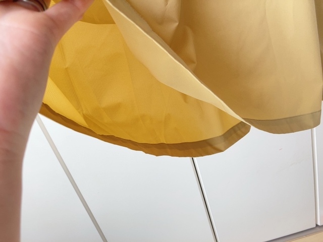 【ワークマン レディースエアロクラスターガーデワンピース】下着の上に一枚で着てみましたが、下着のラインが透けることはありませんでした。一枚で着ても安心そう