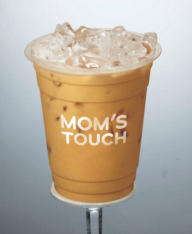 「韓国風スイートラテ（ICE）」＜価格：単品価格：350円（税込）＞【韓国発の「MOM'S TOUCH」今ならモーニングメニュー全品100円！「トリプルチーズサイバーガー」もレギュラーメニューに！】