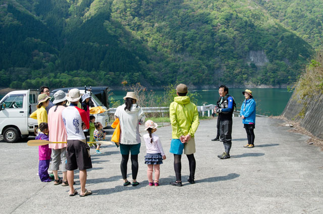 川根本町エコツーリズムネットワークのカヤック体験。未経験者でもイチから教えてくれる