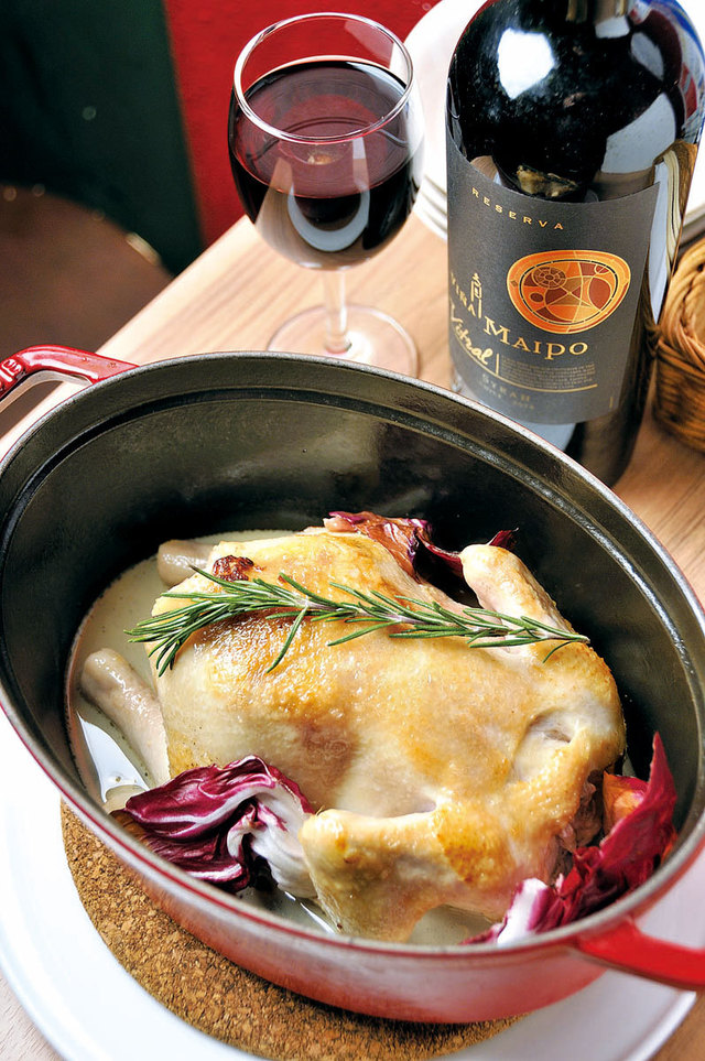 【三ノ宮】肉バル staub　豪快！ ニワトリさんの丸ごと一匹staubロースト（フルサイズ）　1480円