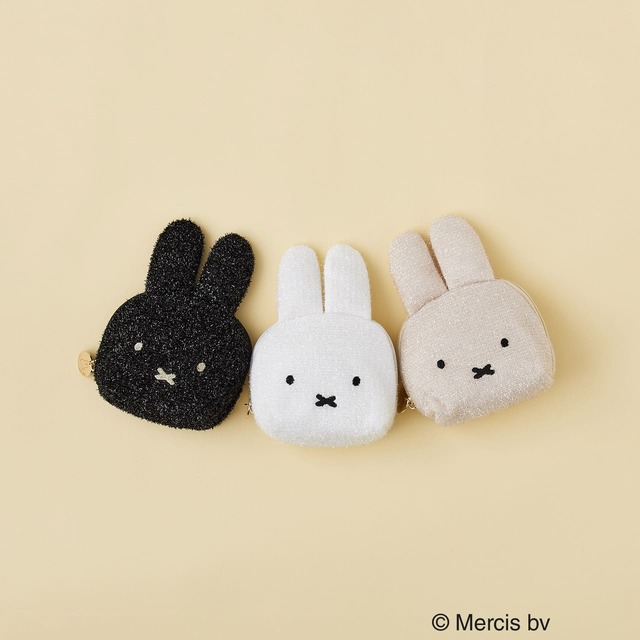 【ミッフィー×OPAQUE.CLIP】【miffy】シェル型キラキラフェイスポーチ　¥3,479／引手には70周年を記念したオリジナル刻印チャーム付き